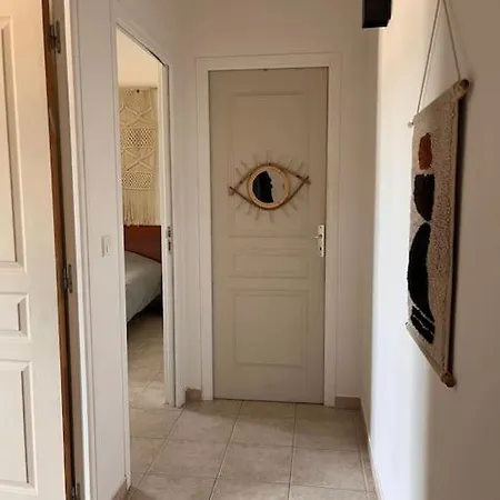 2 Chambres, Mezzanine Et Piscine Apartment *