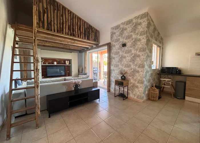 2 Chambres, Mezzanine Et Piscine Apartament