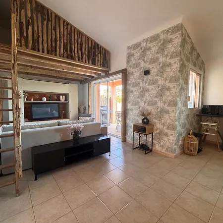 2 Chambres, Mezzanine Et Piscine Apartamento